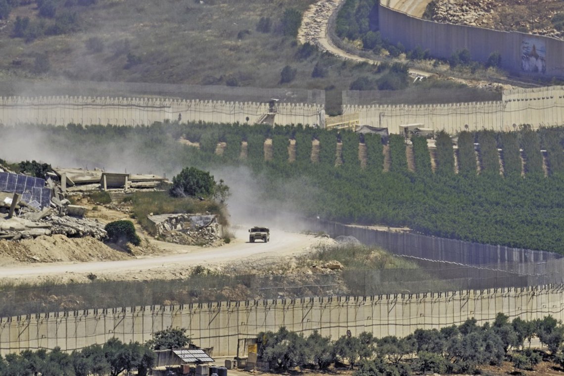 美军空袭伊朗目标，伊朗回击美军基地，美伊互相指责违反停火协议
